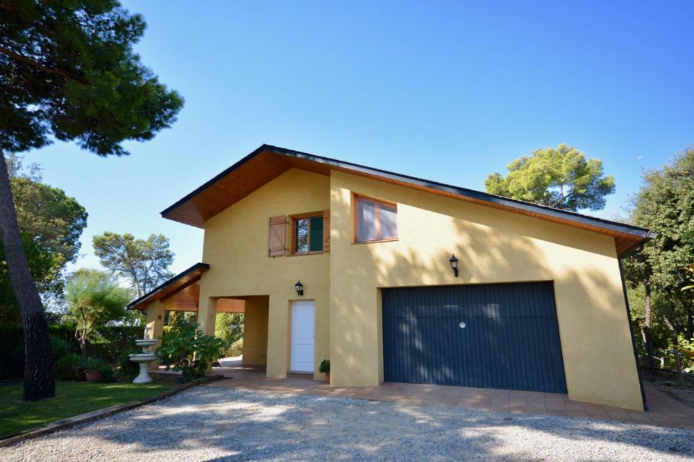 Вилла Casa Feliz Sant Cebria de Vallalta Экстерьер фото