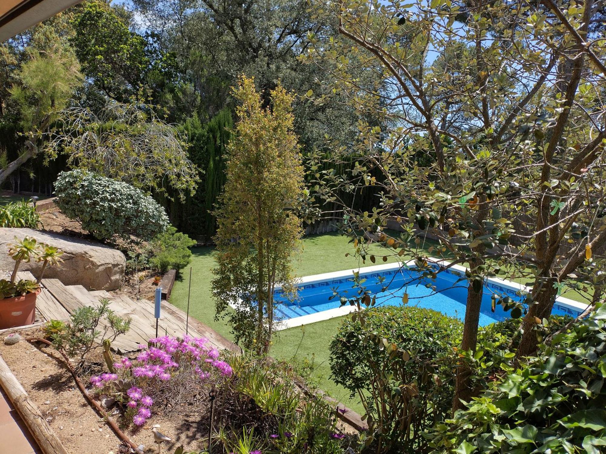 Вилла Casa Feliz Sant Cebria de Vallalta Экстерьер фото