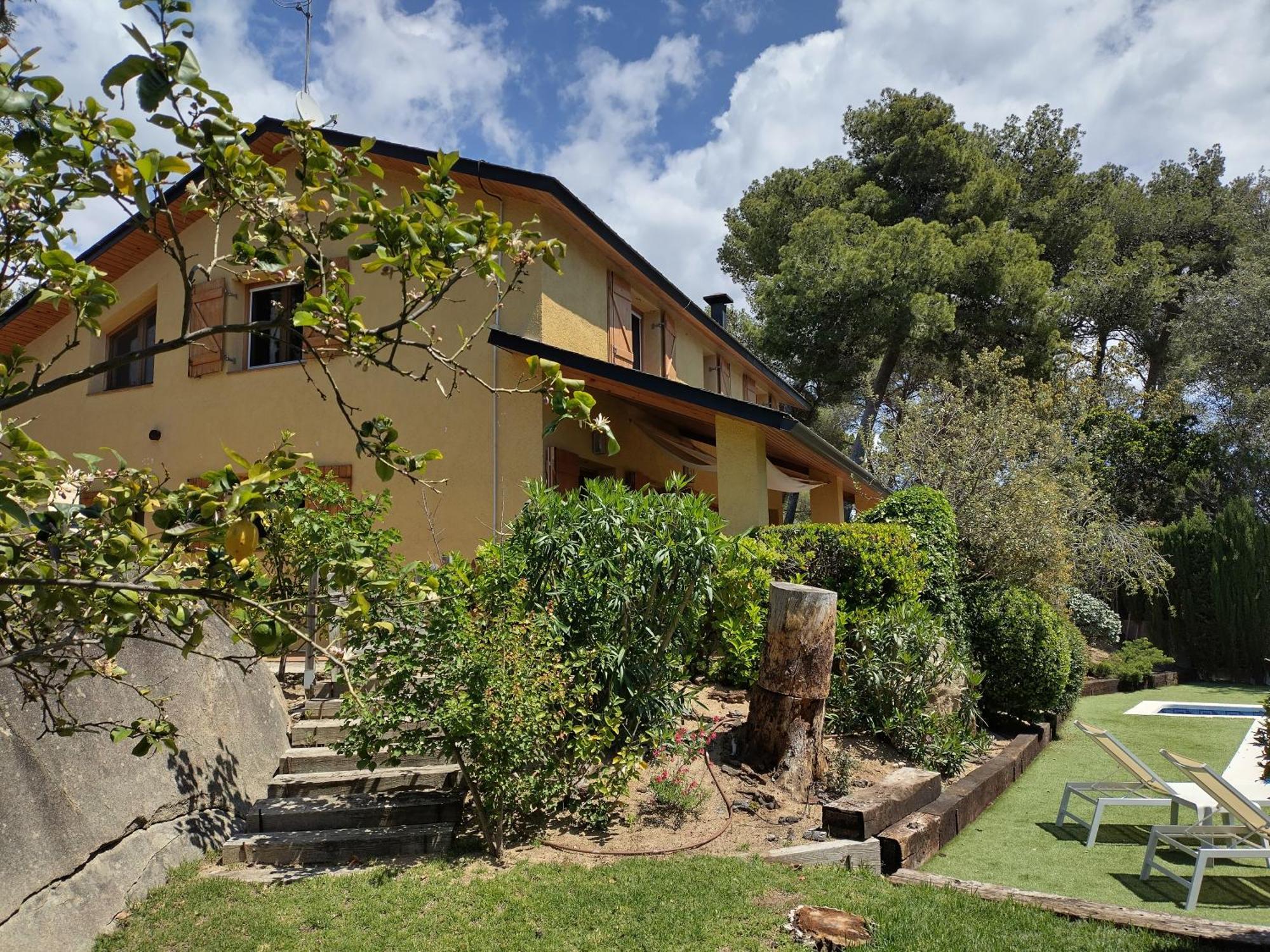 Вилла Casa Feliz Sant Cebria de Vallalta Экстерьер фото