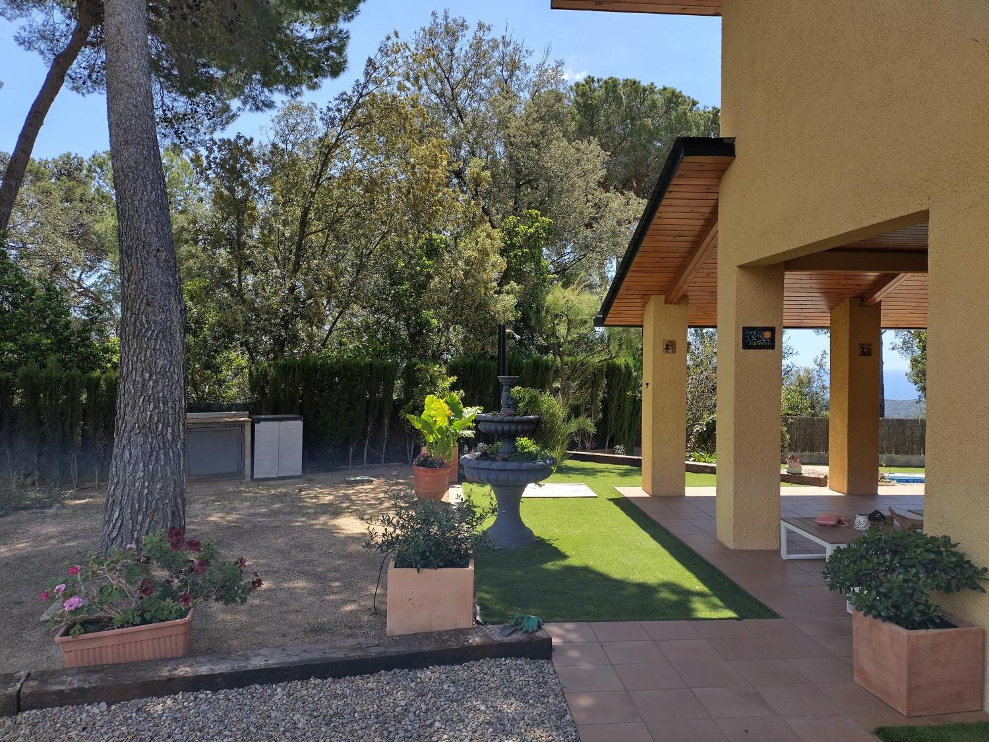 Вилла Casa Feliz Sant Cebria de Vallalta Экстерьер фото