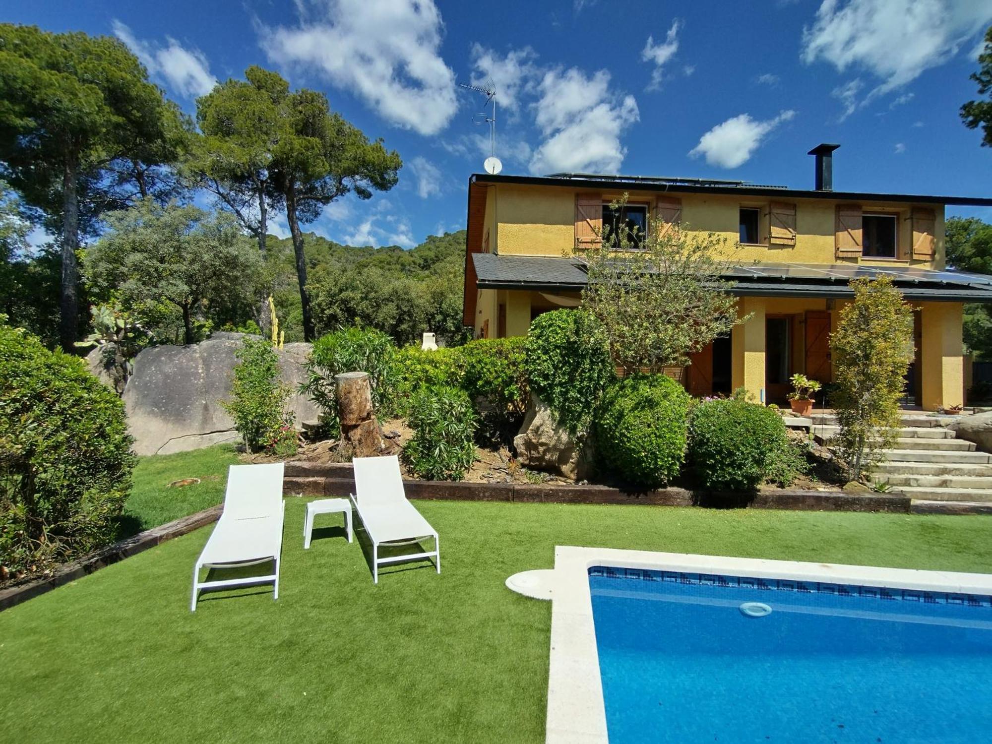 Вилла Casa Feliz Sant Cebria de Vallalta Экстерьер фото