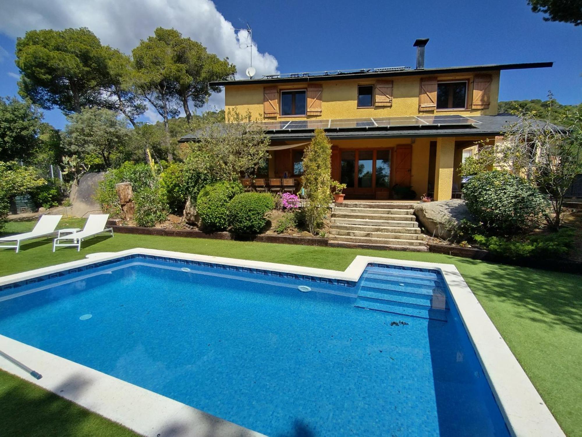 Вилла Casa Feliz Sant Cebria de Vallalta Экстерьер фото
